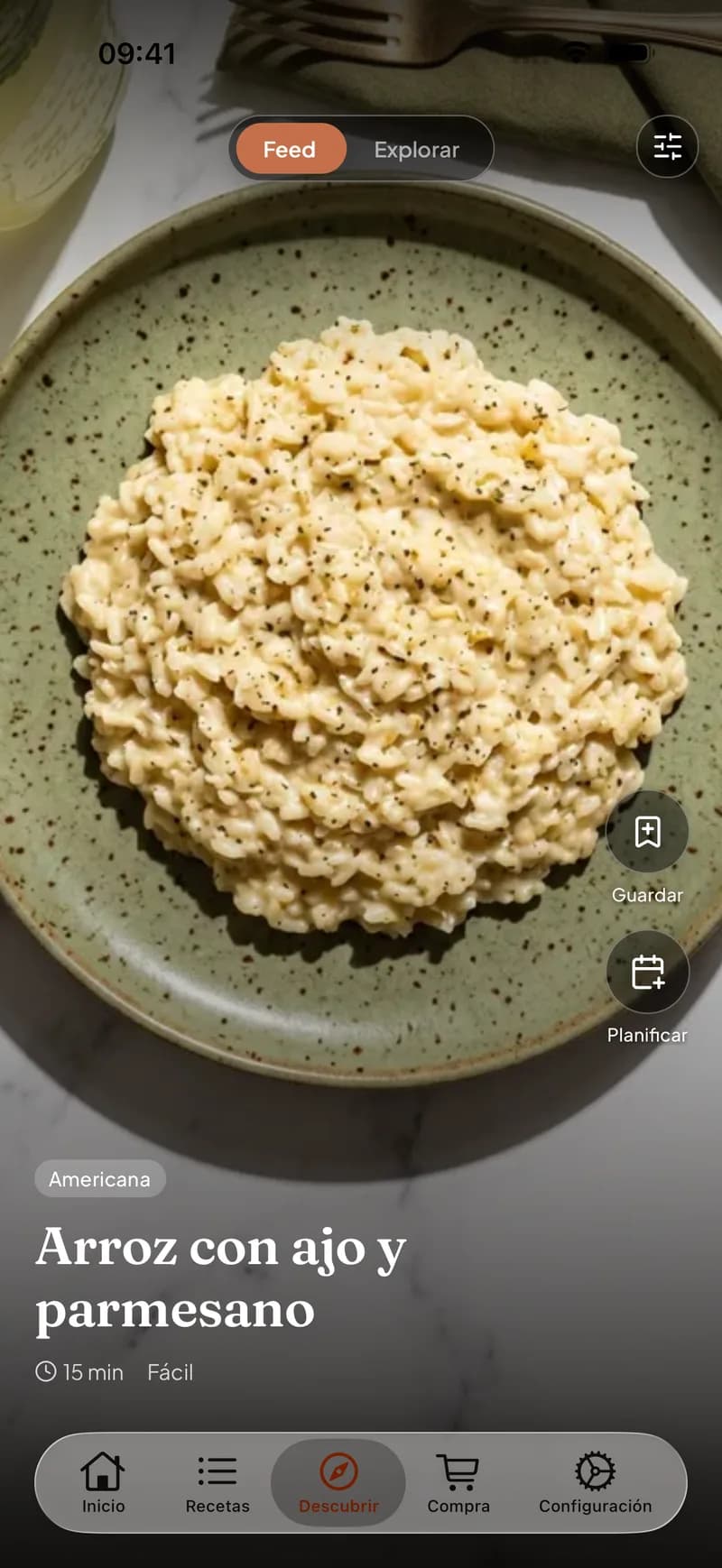 Feed de descubrimiento de Clemi mostrando una receta guardada de Instagram, lista para planificar en la semana
